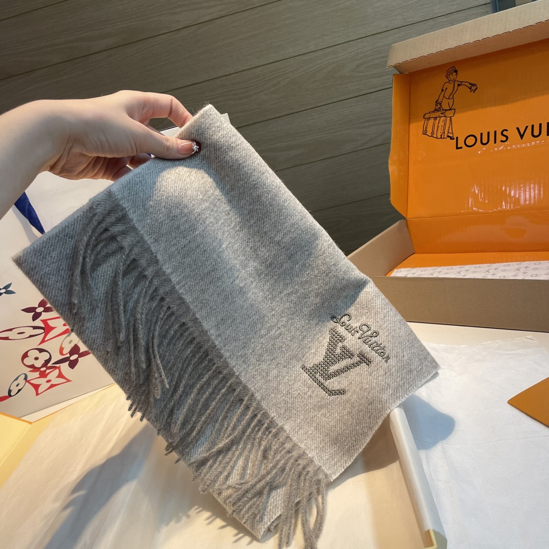 【▪️家属福利来了！！Lv 高端重磅男士围巾！】怒赞推荐，激动~！！下手绝对要快，同步专柜，最高端的男士