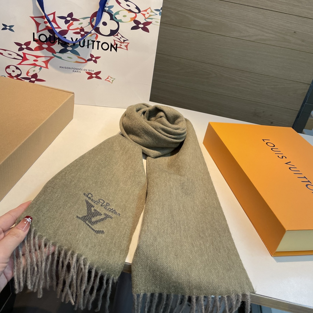 【▪️家属福利来了！！Lv 高端重磅男士围巾！】怒赞推荐，激动~！！下手绝对要快，同步专柜，最高端的男士