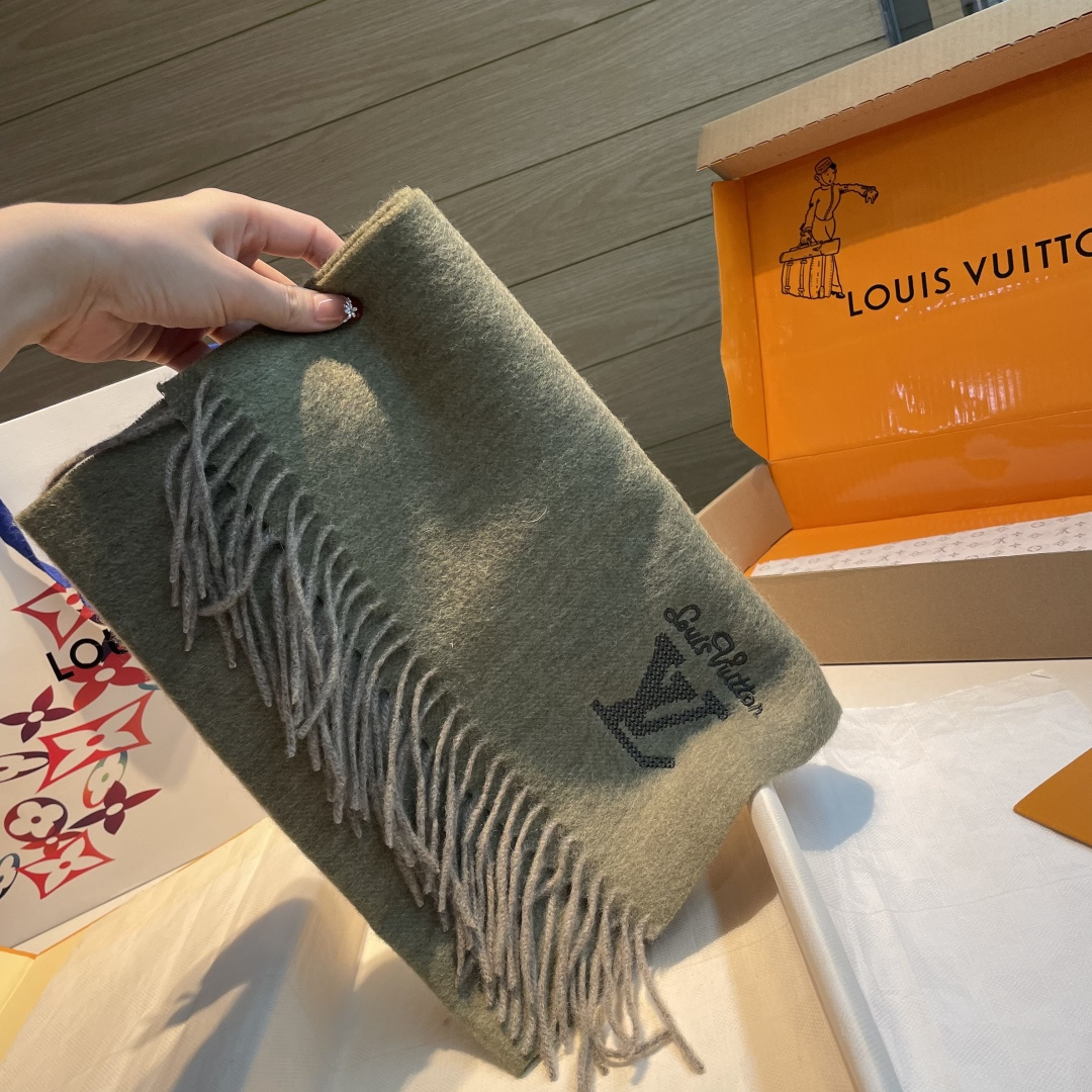 【▪️家属福利来了！！Lv 高端重磅男士围巾！】怒赞推荐，激动~！！下手绝对要快，同步专柜，最高端的男士
