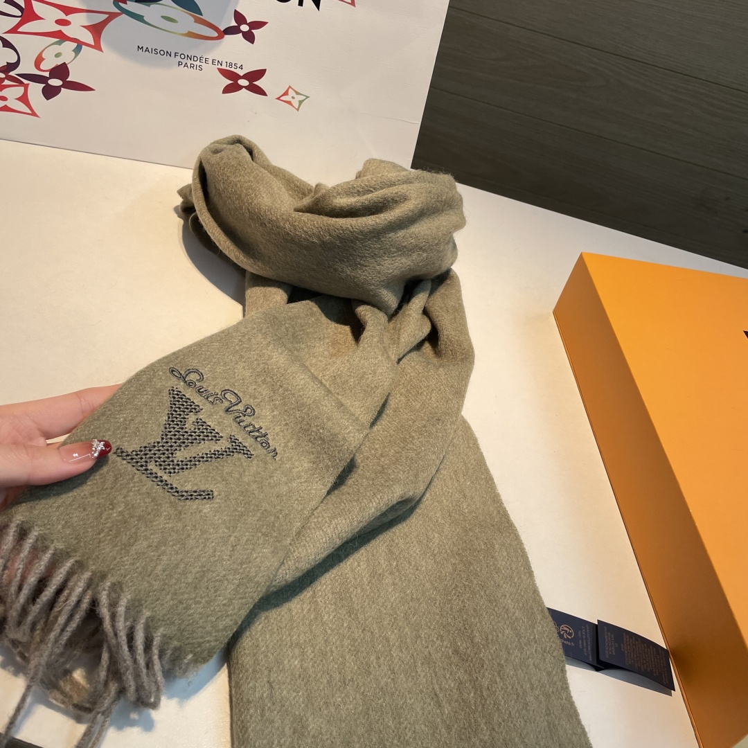 【▪️家属福利来了！！Lv 高端重磅男士围巾！】怒赞推荐，激动~！！下手绝对要快，同步专柜，最高端的男士
