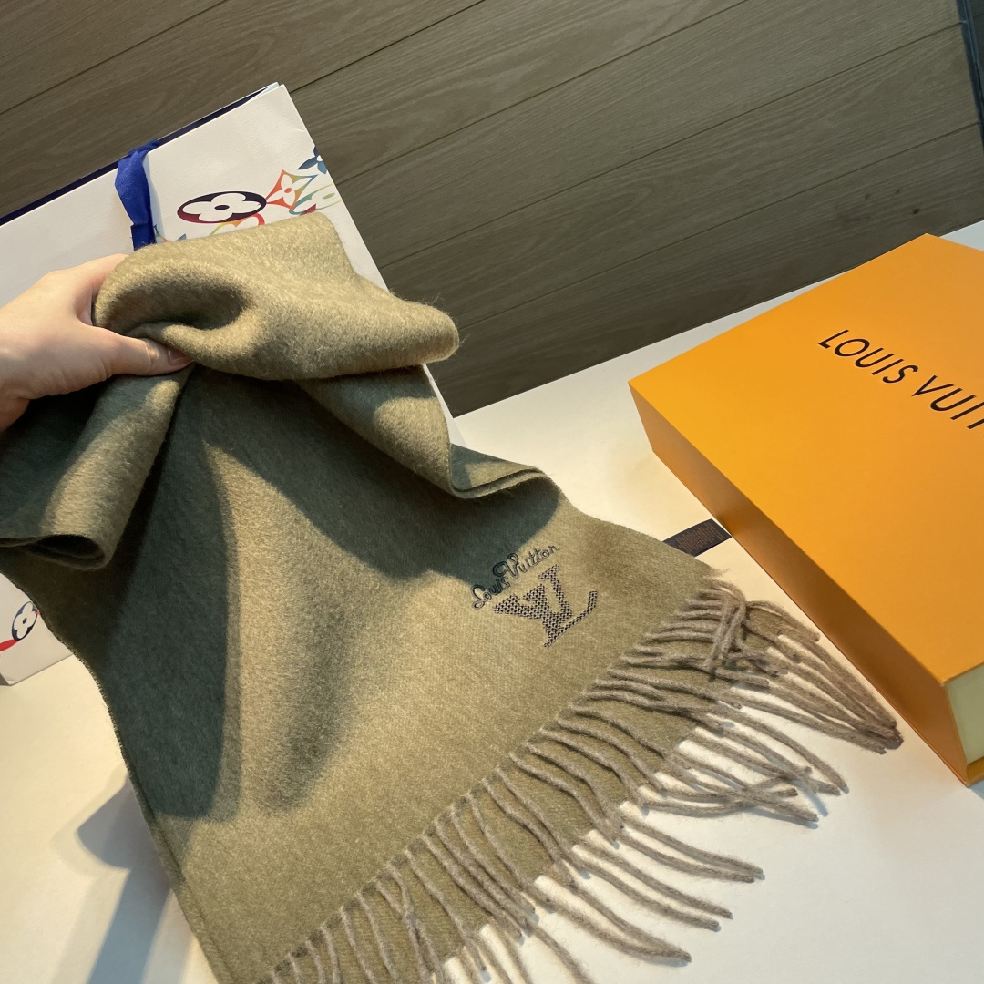 【▪️家属福利来了！！Lv 高端重磅男士围巾！】怒赞推荐，激动~！！下手绝对要快，同步专柜，最高端的男士