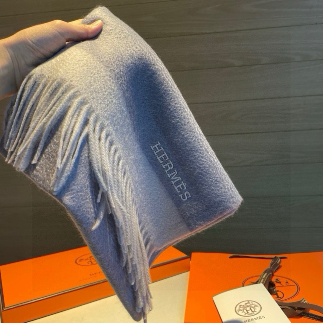 羊毛版本 🆕Hermes · 爱马仕❗️怒赞自留▪️❗️我们的男款围巾且买且珍惜~~男款真的很少，一年也