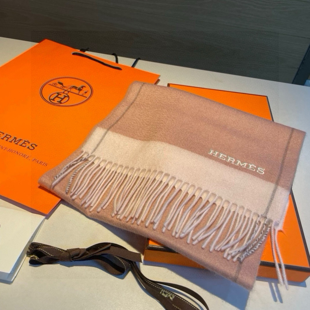 羊毛版本 🆕Hermes · 爱马仕❗️怒赞自留▪️❗️我们的男款围巾且买且珍惜~~男款真的很少，一年也