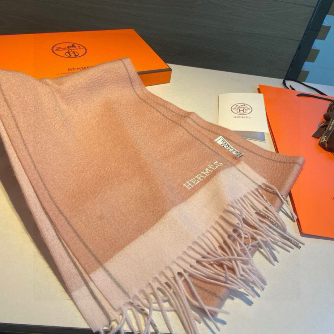 羊毛版本 🆕Hermes · 爱马仕❗️怒赞自留▪️❗️我们的男款围巾且买且珍惜~~男款真的很少，一年也