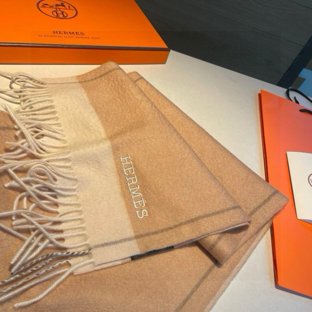 羊毛版本 🆕Hermes · 爱马仕❗️怒赞自留▪️❗️我们的男款围巾且买且珍惜~~男款真的很少，一年也