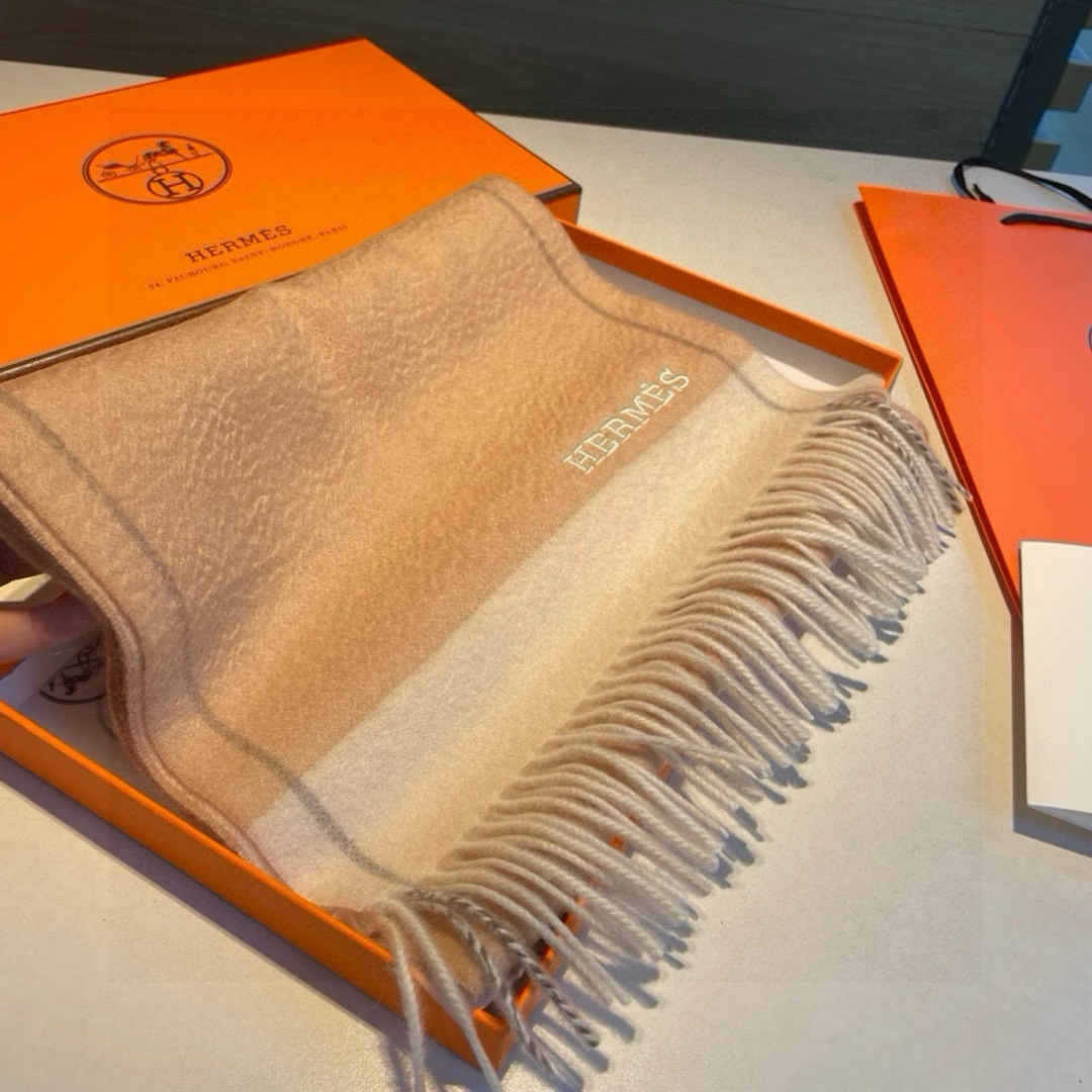 羊毛版本 🆕Hermes · 爱马仕❗️怒赞自留▪️❗️我们的男款围巾且买且珍惜~~男款真的很少，一年也