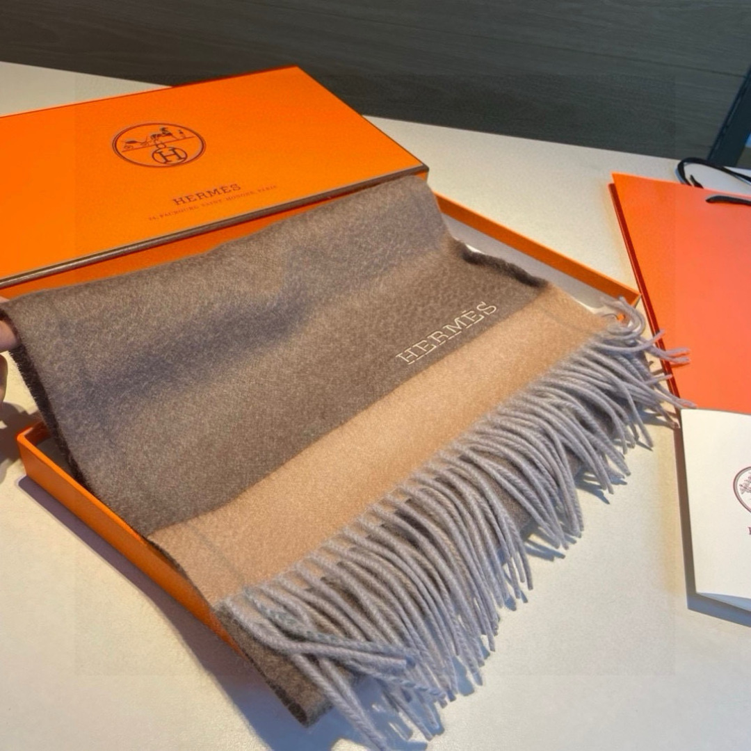 羊毛版本 🆕Hermes · 爱马仕❗️怒赞自留▪️❗️我们的男款围巾且买且珍惜~~男款真的很少，一年也