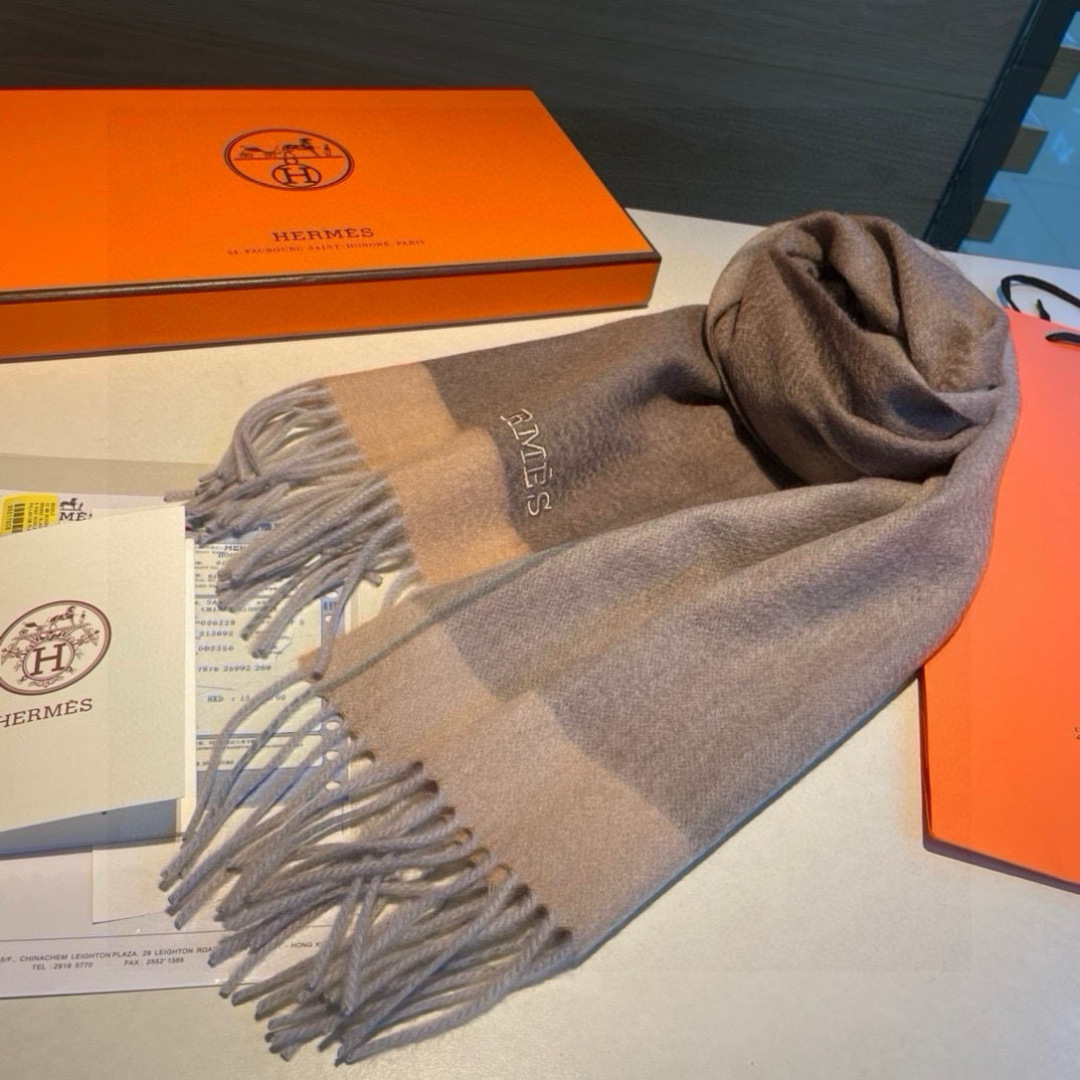 羊毛版本 🆕Hermes · 爱马仕❗️怒赞自留▪️❗️我们的男款围巾且买且珍惜~~男款真的很少，一年也