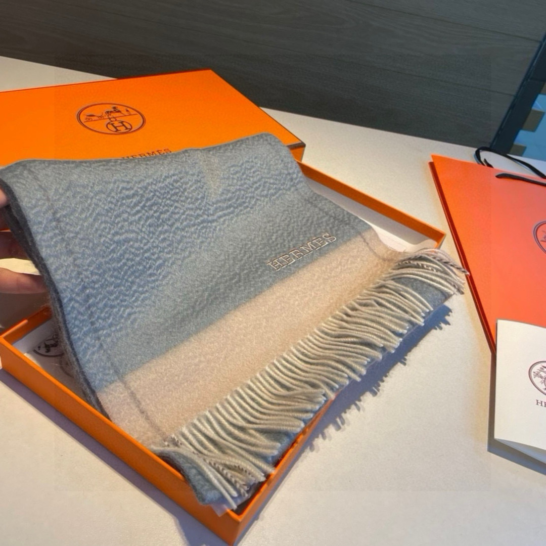 羊毛版本 🆕Hermes · 爱马仕❗️怒赞自留▪️❗️我们的男款围巾且买且珍惜~~男款真的很少，一年也