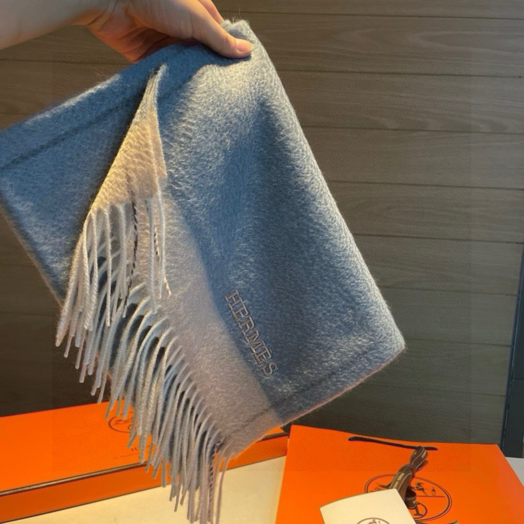 羊毛版本 🆕Hermes · 爱马仕❗️怒赞自留▪️❗️我们的男款围巾且买且珍惜~~男款真的很少，一年也