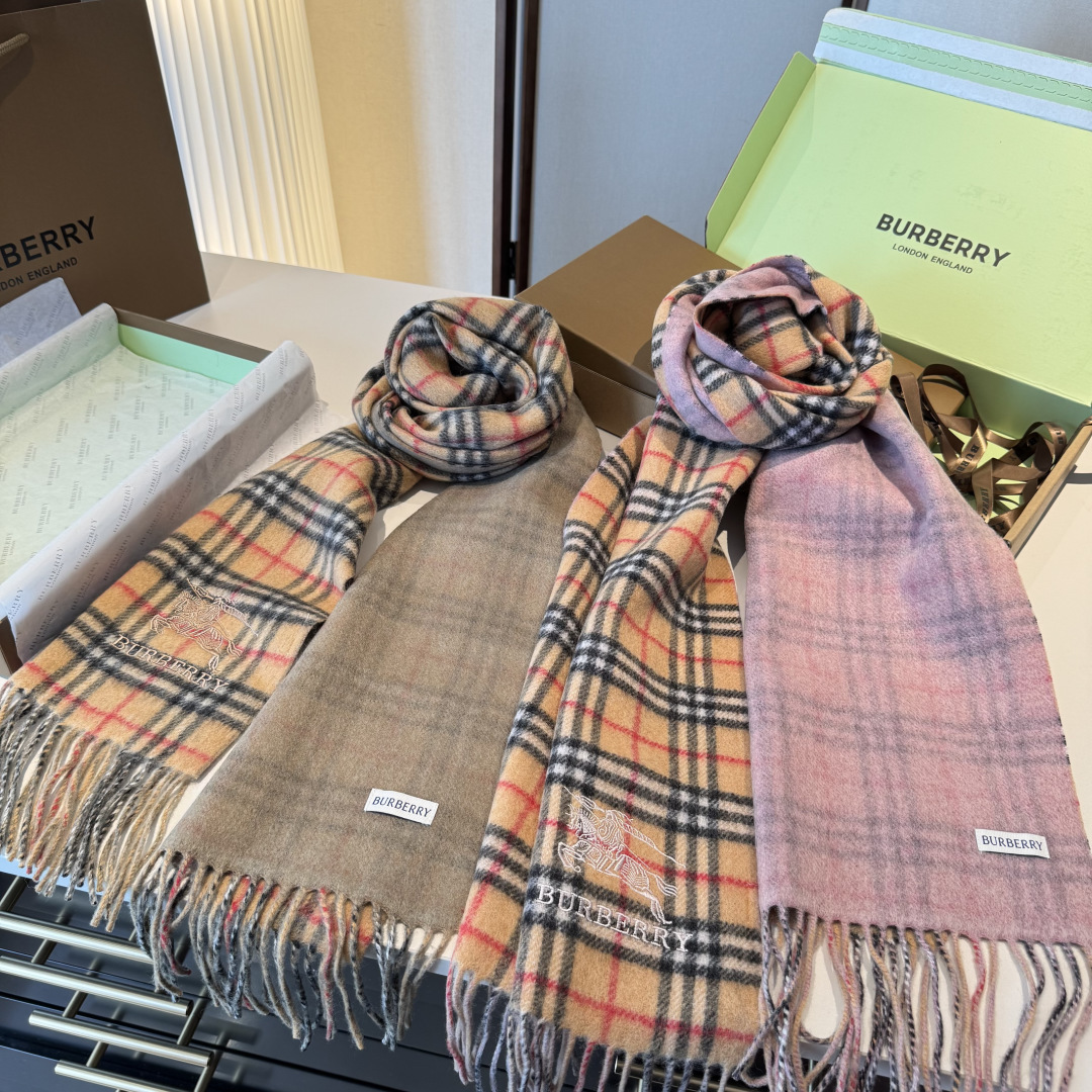 ✨✨Burberry · 巴宝莉双面围巾❗好看的要疯掉了，太有型太有魅力了❗❗非常斯文时尚的秋冬单品！真