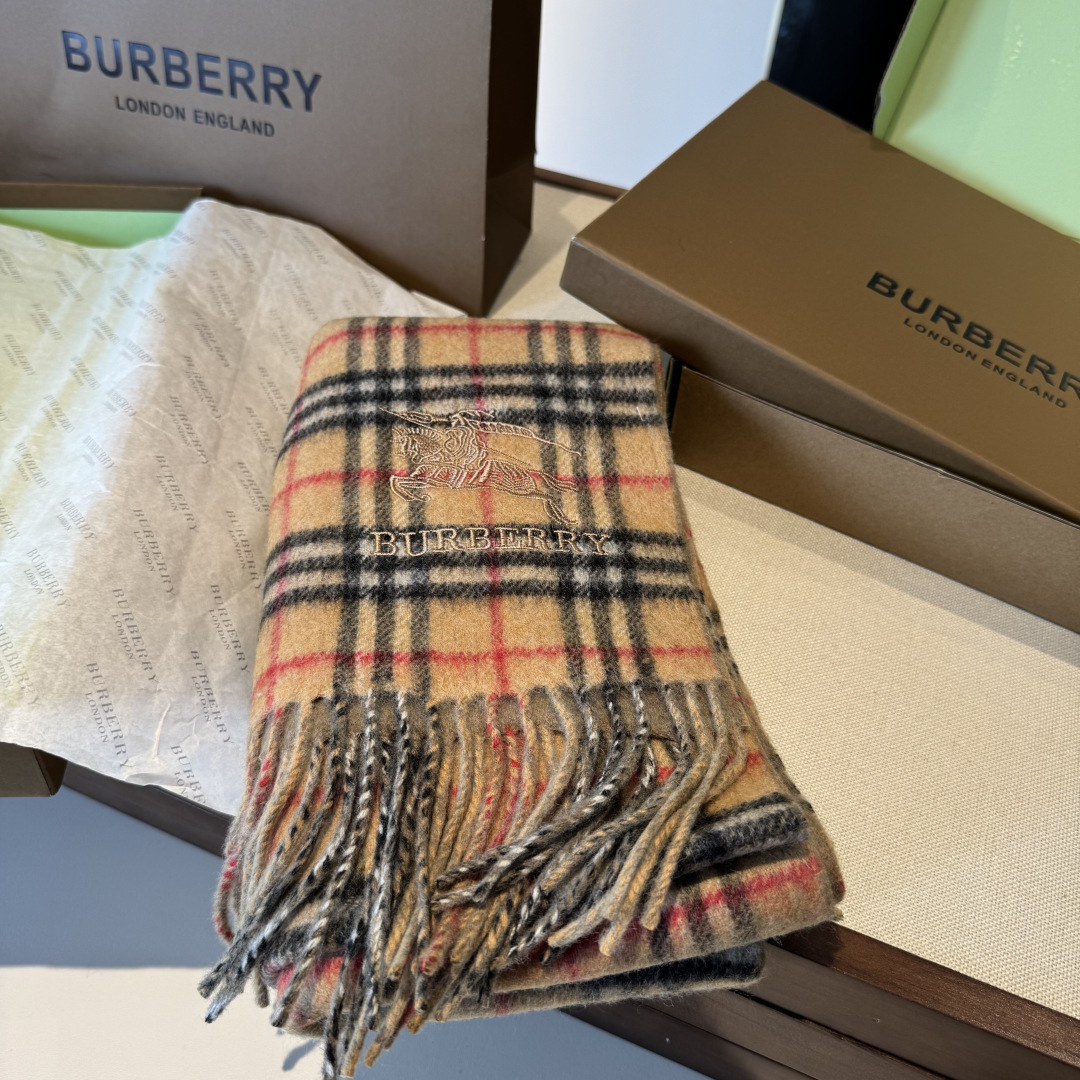 ✨✨Burberry · 巴宝莉双面围巾❗好看的要疯掉了，太有型太有魅力了❗❗非常斯文时尚的秋冬单品！真