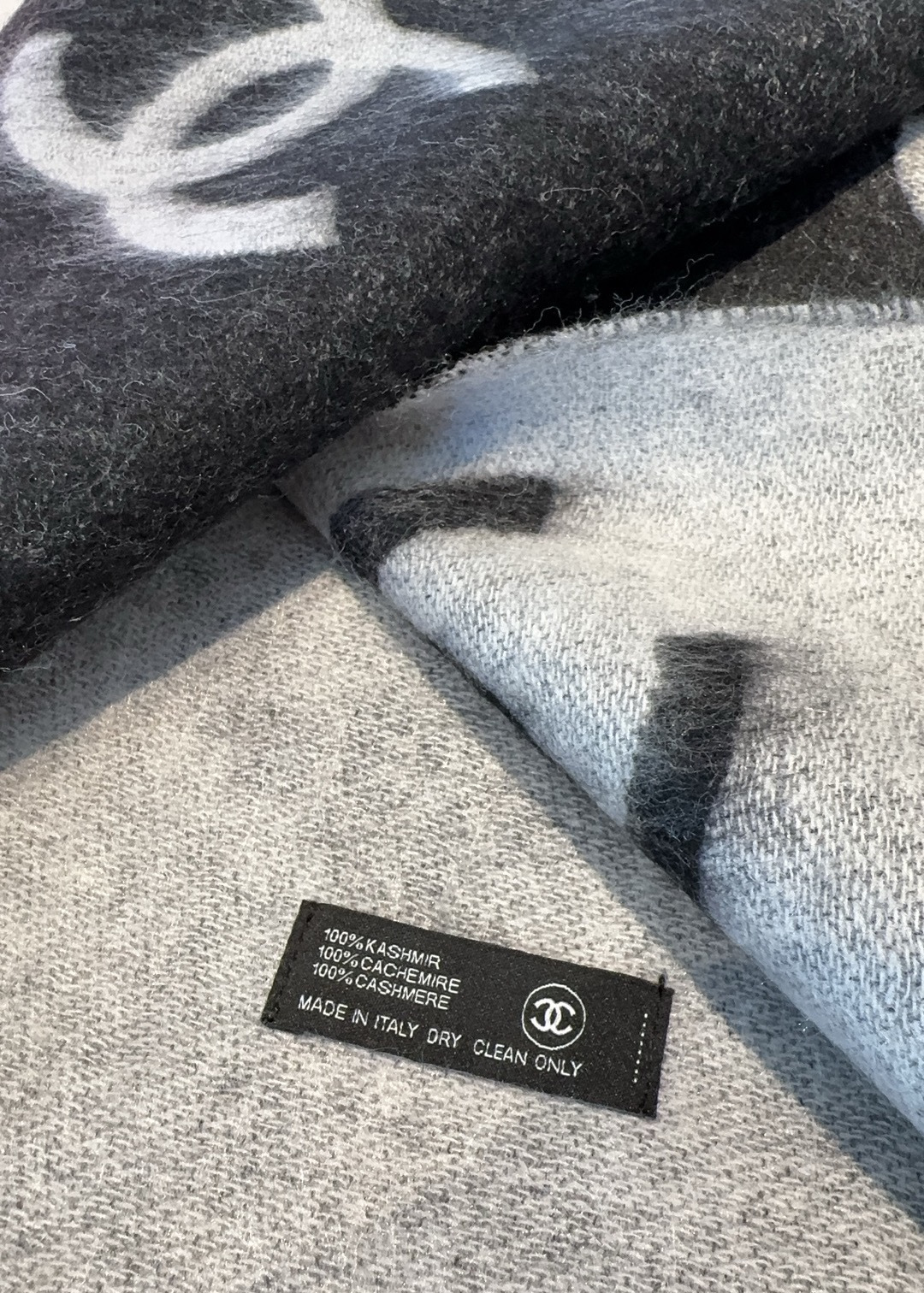 原单𝑪𝒉 50*200cm.100%山羊绒精选顶级山羊绒/绵羊毛/桑蚕丝，融合精湛工艺。触感细腻柔滑，轻