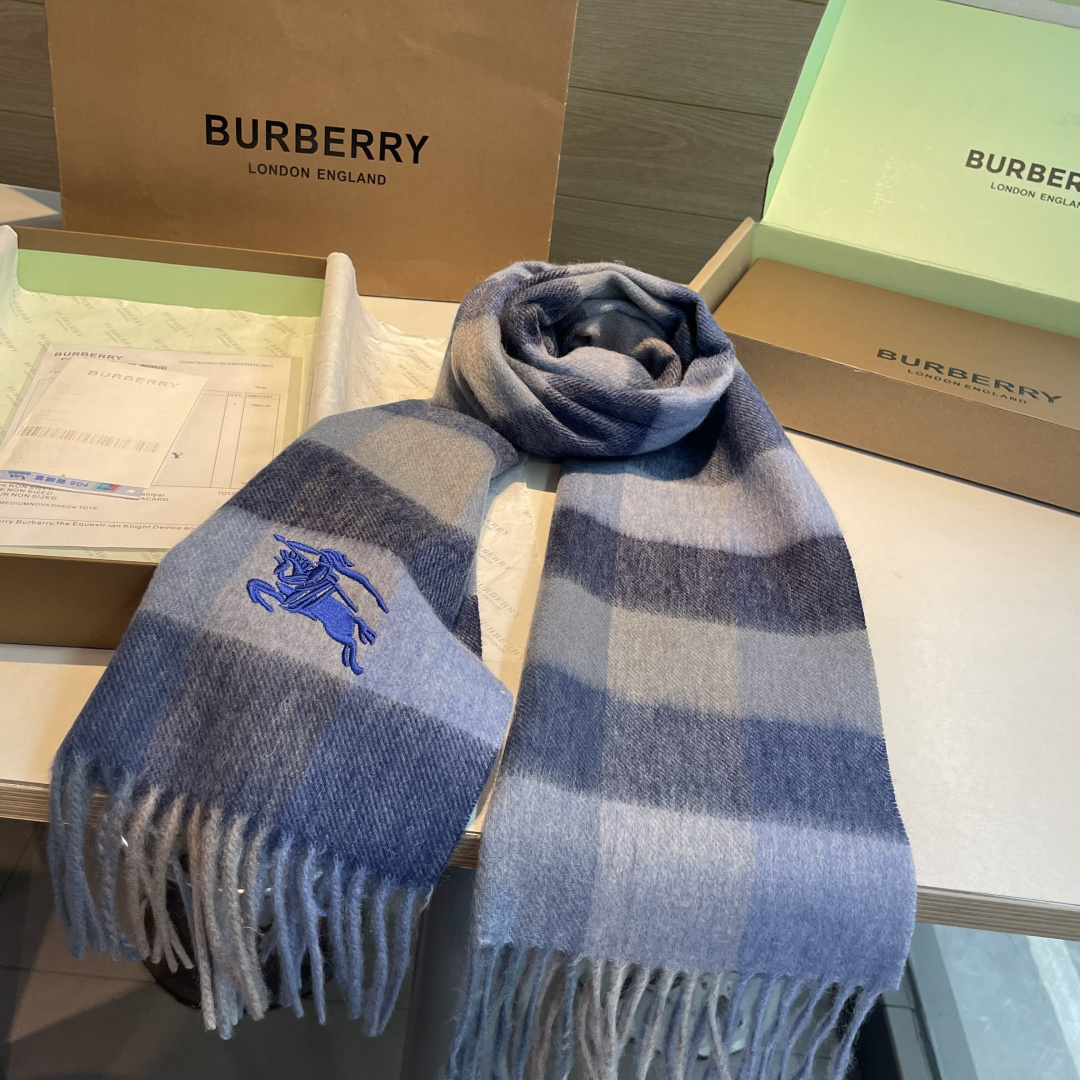 ✨✨Burberry · 巴宝莉双面围巾❗好看的要疯掉了，太有型太有魅力了❗❗非常斯文时尚的秋冬单品！真