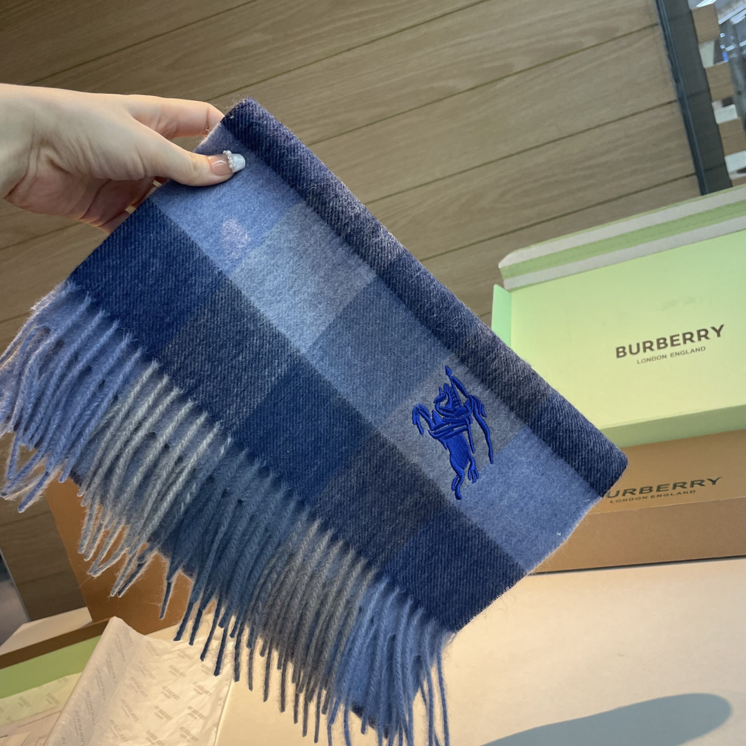 ✨✨Burberry · 巴宝莉双面围巾❗好看的要疯掉了，太有型太有魅力了❗❗非常斯文时尚的秋冬单品！真