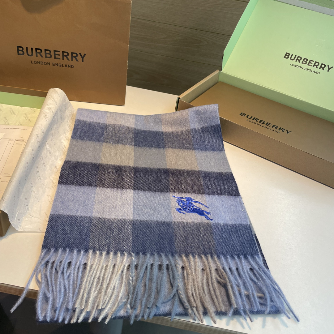 ✨✨Burberry · 巴宝莉双面围巾❗好看的要疯掉了，太有型太有魅力了❗❗非常斯文时尚的秋冬单品！真