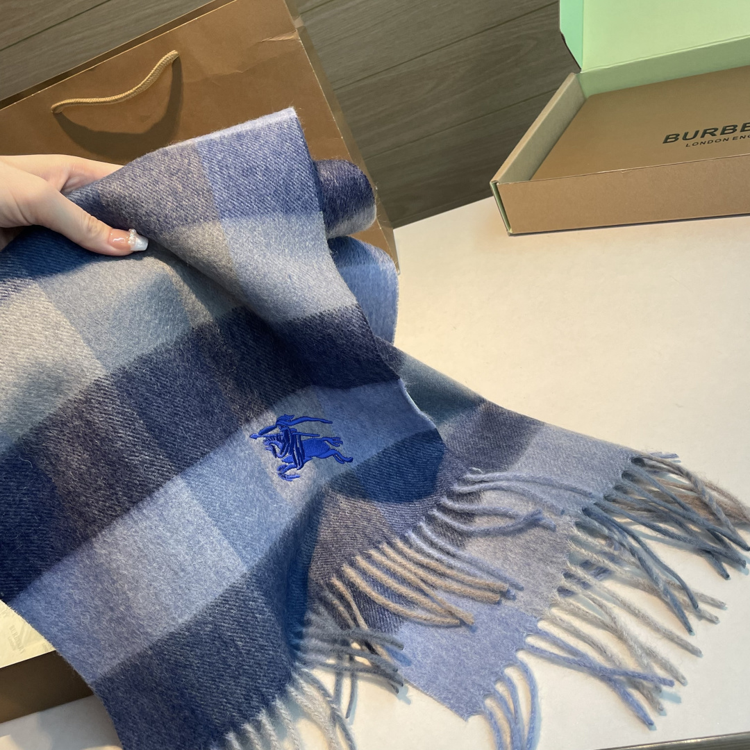 ✨✨Burberry · 巴宝莉双面围巾❗好看的要疯掉了，太有型太有魅力了❗❗非常斯文时尚的秋冬单品！真