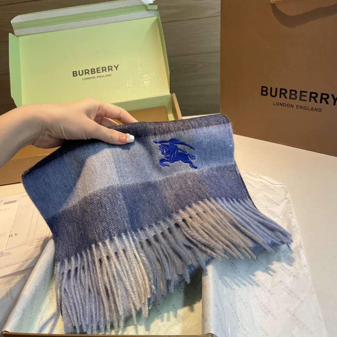 ✨✨Burberry · 巴宝莉双面围巾❗好看的要疯掉了，太有型太有魅力了❗❗非常斯文时尚的秋冬单品！真