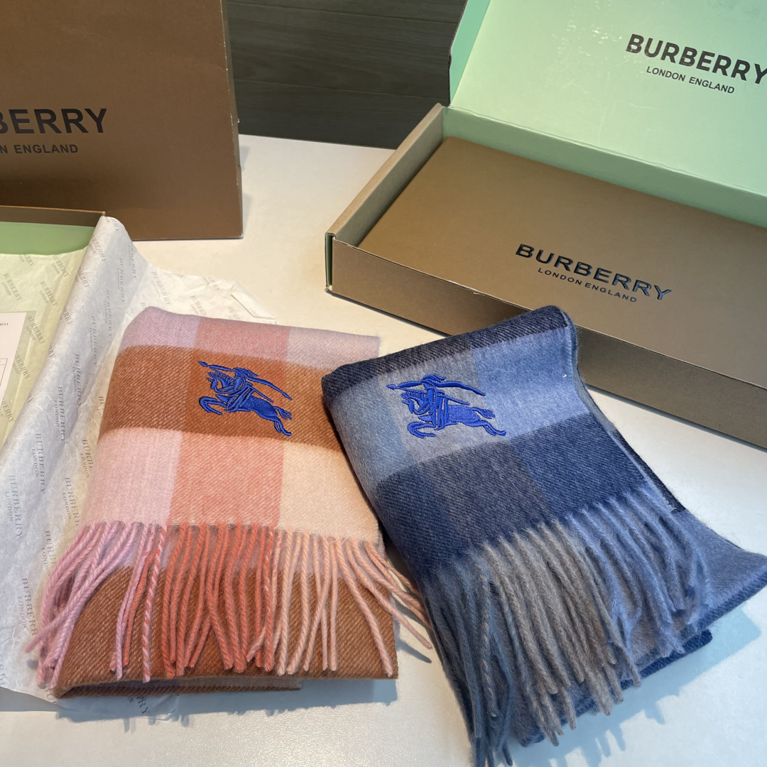✨✨Burberry · 巴宝莉双面围巾❗好看的要疯掉了，太有型太有魅力了❗❗非常斯文时尚的秋冬单品！真