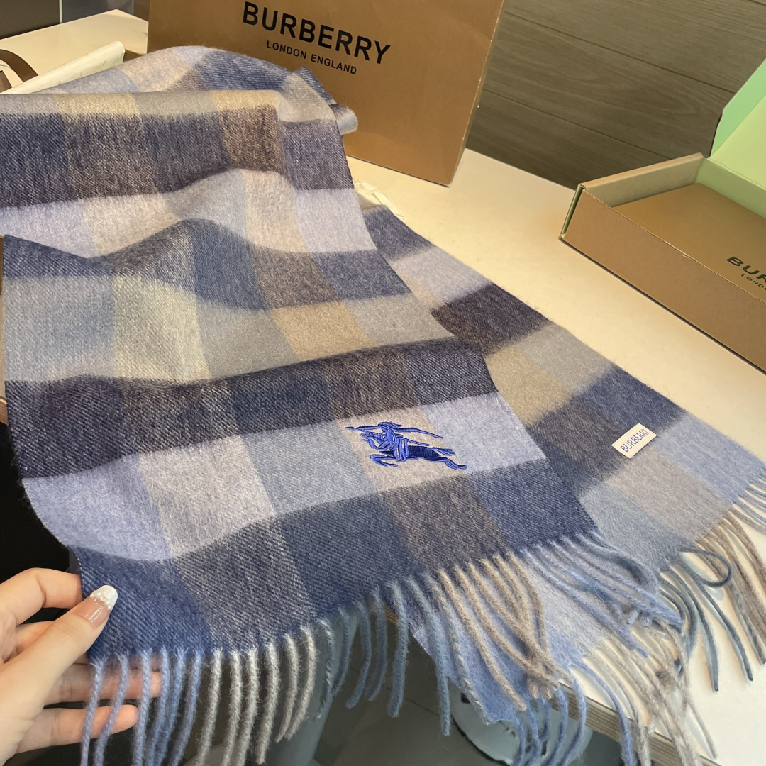 ✨✨Burberry · 巴宝莉双面围巾❗好看的要疯掉了，太有型太有魅力了❗❗非常斯文时尚的秋冬单品！真