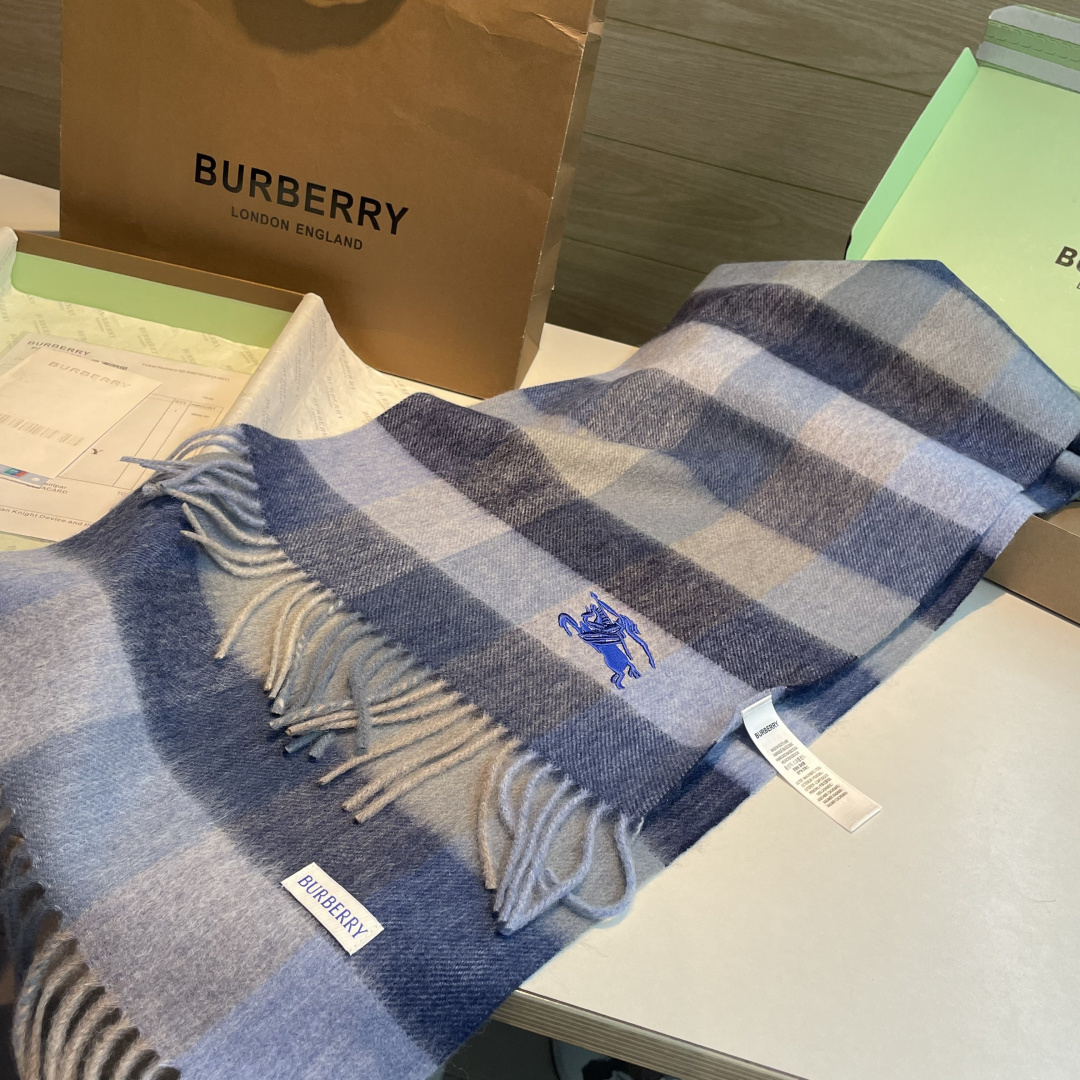 ✨✨Burberry · 巴宝莉双面围巾❗好看的要疯掉了，太有型太有魅力了❗❗非常斯文时尚的秋冬单品！真
