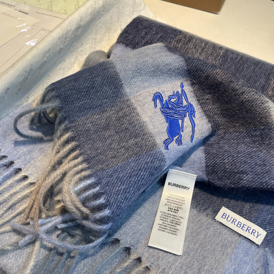 ✨✨Burberry · 巴宝莉双面围巾❗好看的要疯掉了，太有型太有魅力了❗❗非常斯文时尚的秋冬单品！真