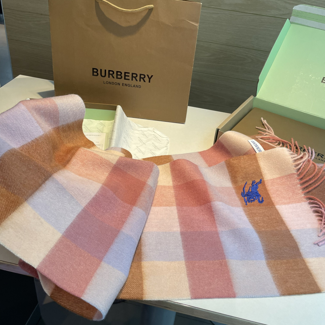 ✨✨Burberry · 巴宝莉双面围巾❗好看的要疯掉了，太有型太有魅力了❗❗非常斯文时尚的秋冬单品！真