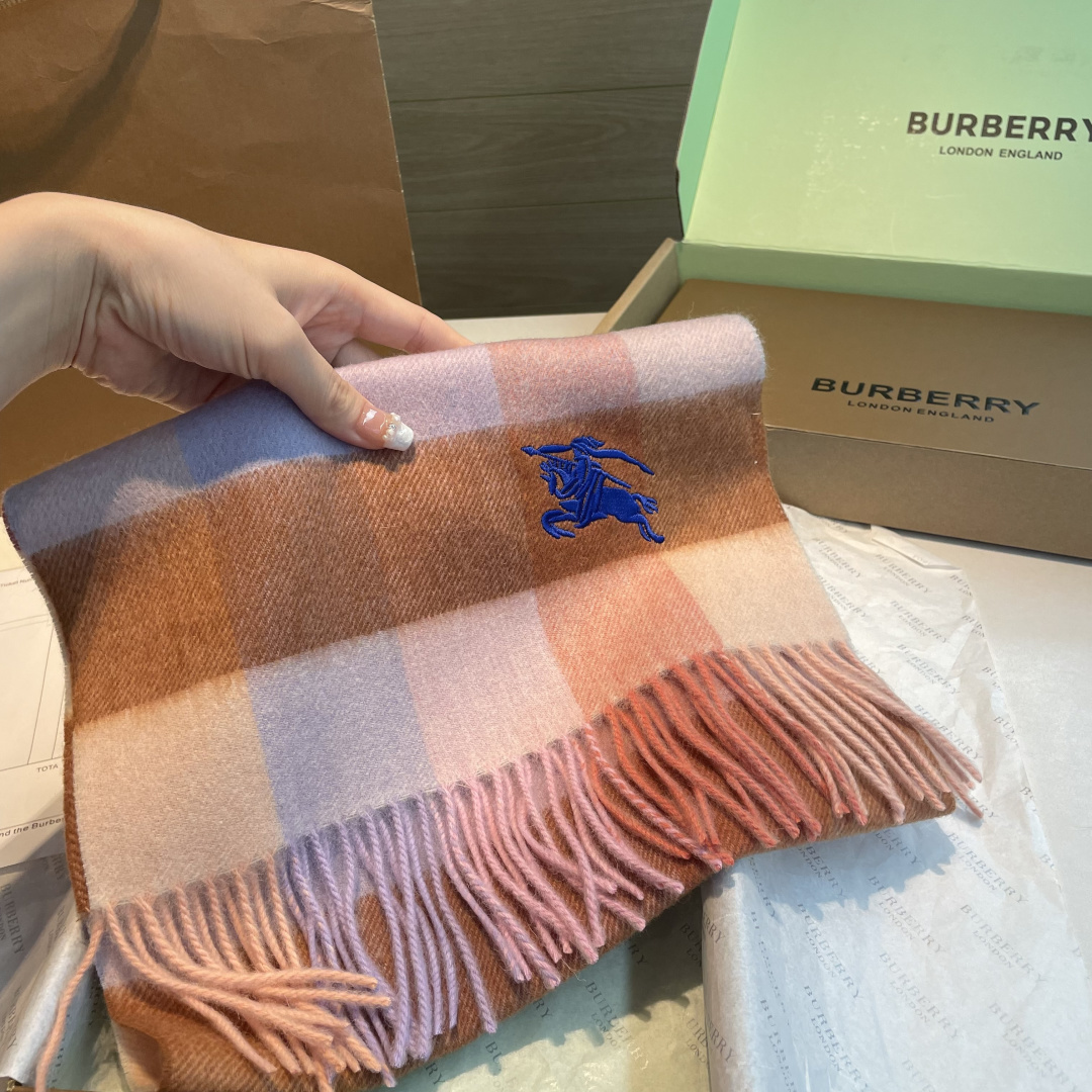 ✨✨Burberry · 巴宝莉双面围巾❗好看的要疯掉了，太有型太有魅力了❗❗非常斯文时尚的秋冬单品！真