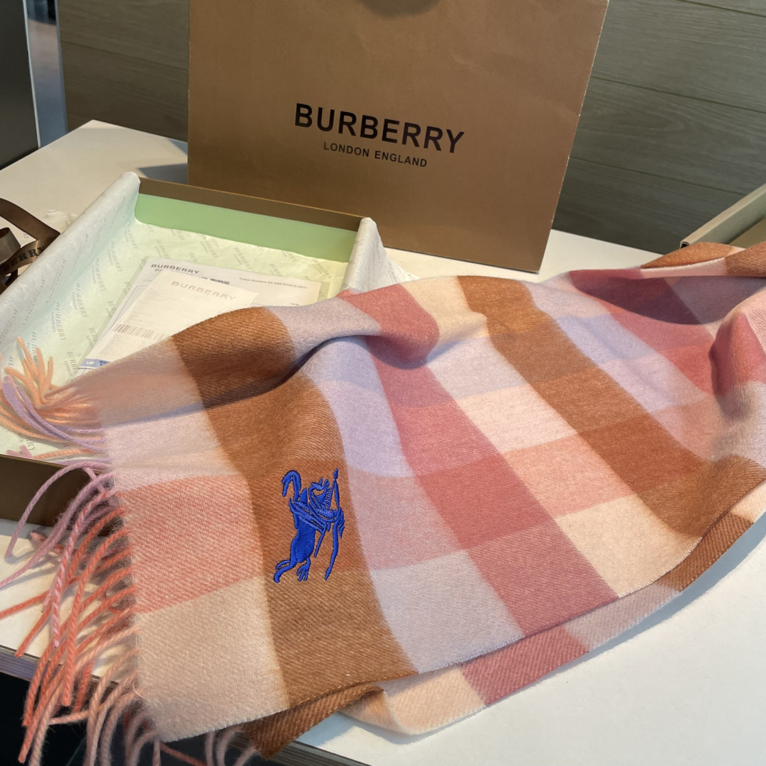 ✨✨Burberry · 巴宝莉双面围巾❗好看的要疯掉了，太有型太有魅力了❗❗非常斯文时尚的秋冬单品！真