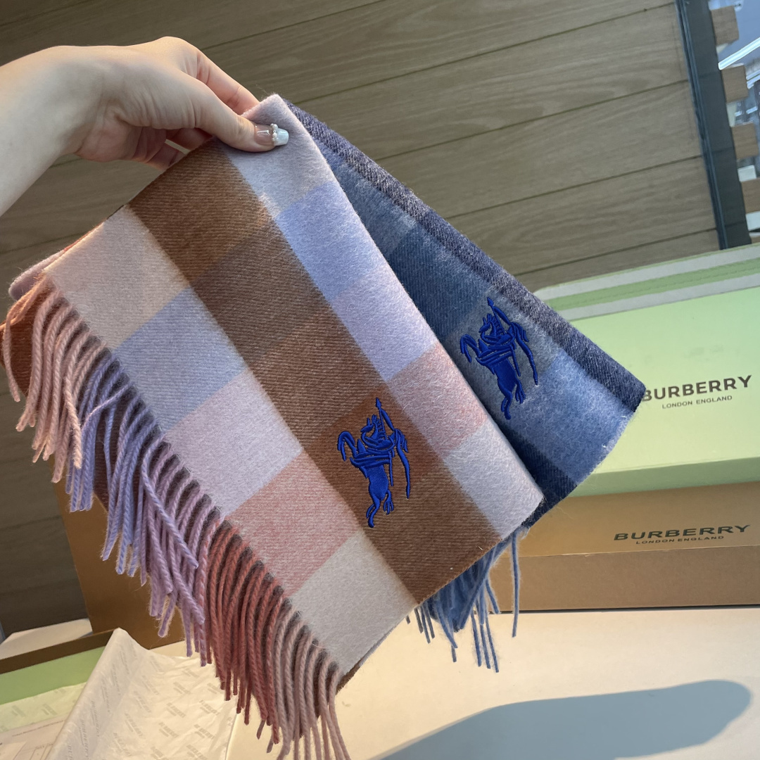 ✨✨Burberry · 巴宝莉双面围巾❗好看的要疯掉了，太有型太有魅力了❗❗非常斯文时尚的秋冬单品！真