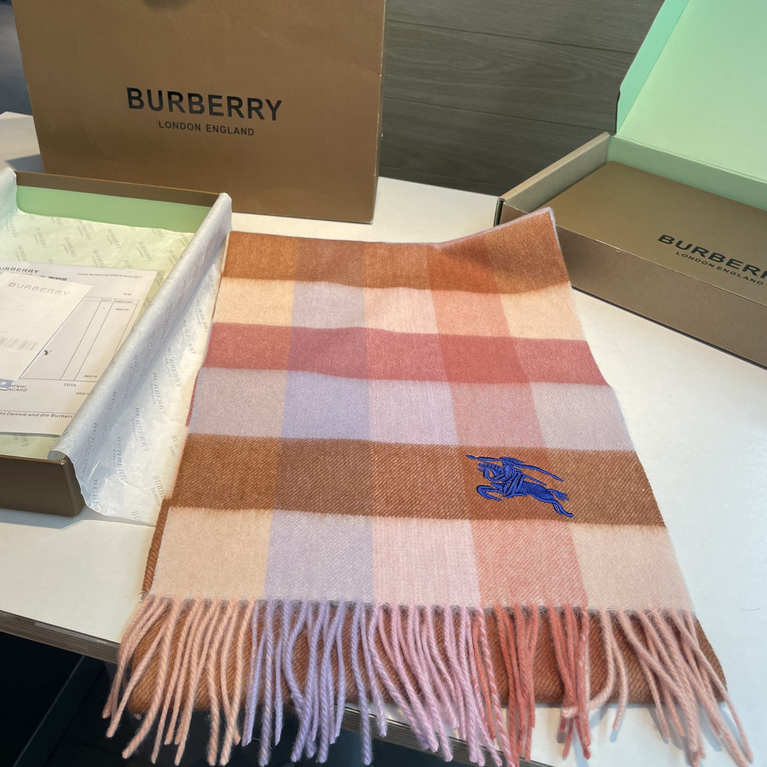 ✨✨Burberry · 巴宝莉双面围巾❗好看的要疯掉了，太有型太有魅力了❗❗非常斯文时尚的秋冬单品！真