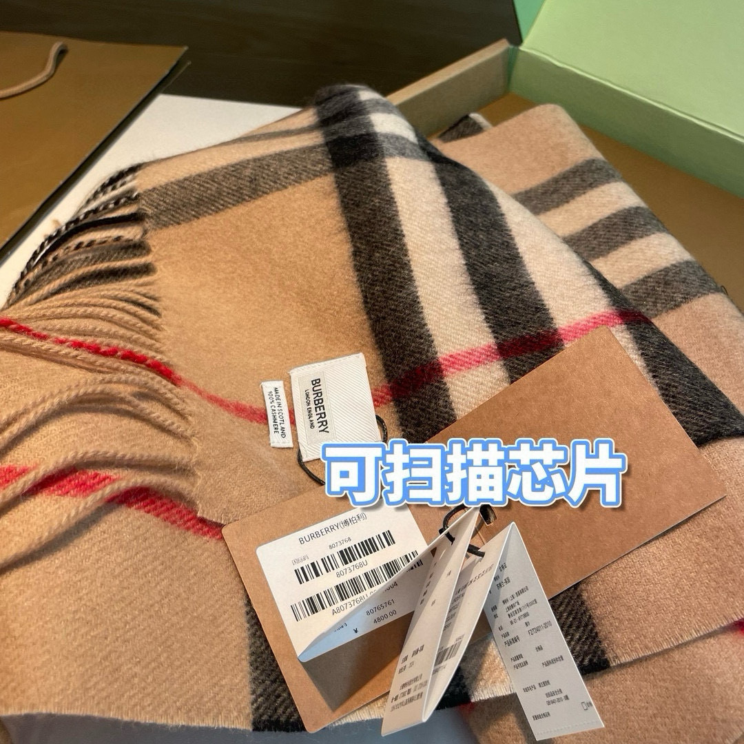 芯片版原单山羊绒 塔尖牛🐂货：皇室殿堂级的经典格围巾‼️已经好几年没有收回这样的🐂货了！难得遇见，可省4