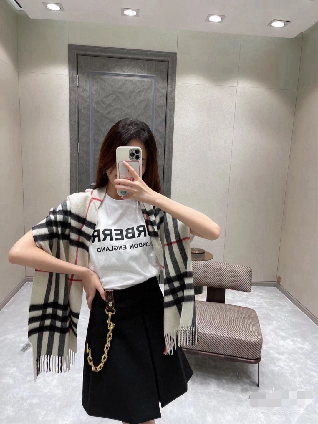 芯片版原单山羊绒 塔尖牛🐂货：皇室殿堂级的经典格围巾‼️已经好几年没有收回这样的🐂货了！难得遇见，可省4