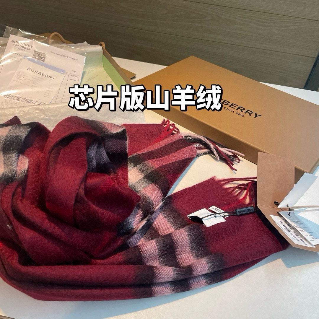 芯片版原单山羊绒 塔尖牛🐂货：皇室殿堂级的经典格围巾‼️已经好几年没有收回这样的🐂货了！难得遇见，可省4
