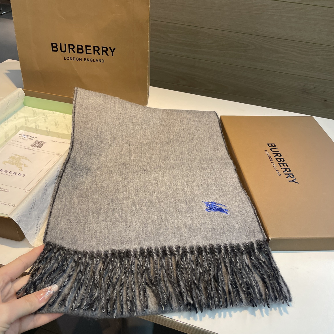 ✨✨Burberry · 巴宝莉双面围巾❗好看的要疯掉了，太有型太有魅力了❗❗非常斯文时尚的秋冬单品！真
