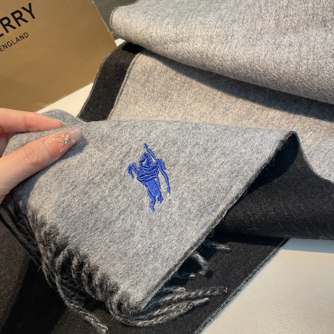 ✨✨Burberry · 巴宝莉双面围巾❗好看的要疯掉了，太有型太有魅力了❗❗非常斯文时尚的秋冬单品！真