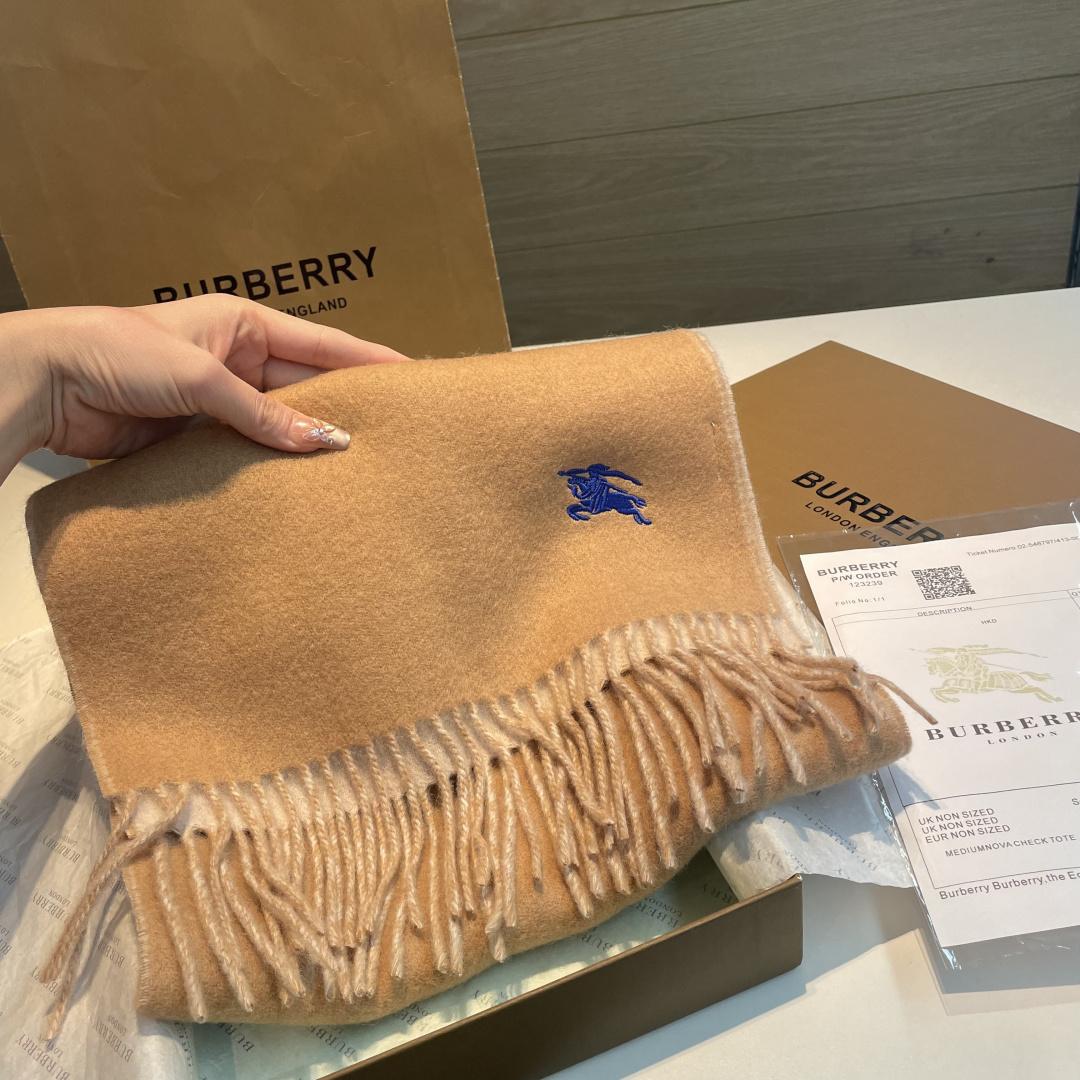 ✨✨Burberry · 巴宝莉双面围巾❗好看的要疯掉了，太有型太有魅力了❗❗非常斯文时尚的秋冬单品！真