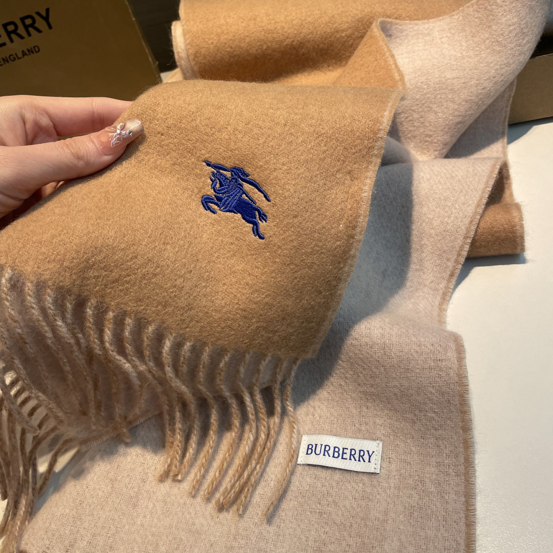 ✨✨Burberry · 巴宝莉双面围巾❗好看的要疯掉了，太有型太有魅力了❗❗非常斯文时尚的秋冬单品！真