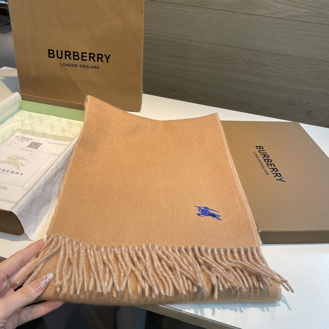 ✨✨Burberry · 巴宝莉双面围巾❗好看的要疯掉了，太有型太有魅力了❗❗非常斯文时尚的秋冬单品！真