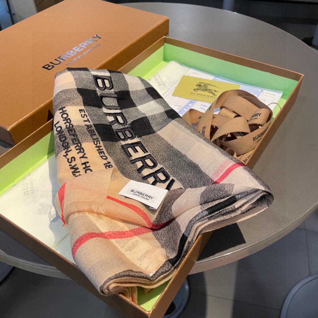 😘😘巴宝莉羊绒长巾⚜️bur殿堂级御用推荐❗️出口英国的订单！最新经典混纺系列。来的太是时候了❗️非常适