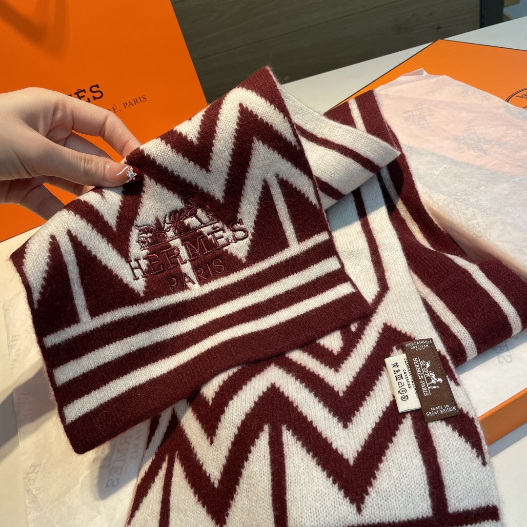。独家牛货🐂 爱马仕针织羊绒围巾🧣情侣款 奢华尽在尺寸之间，高端品质‼️具有超高羊绒品质才会被此品牌青睐
