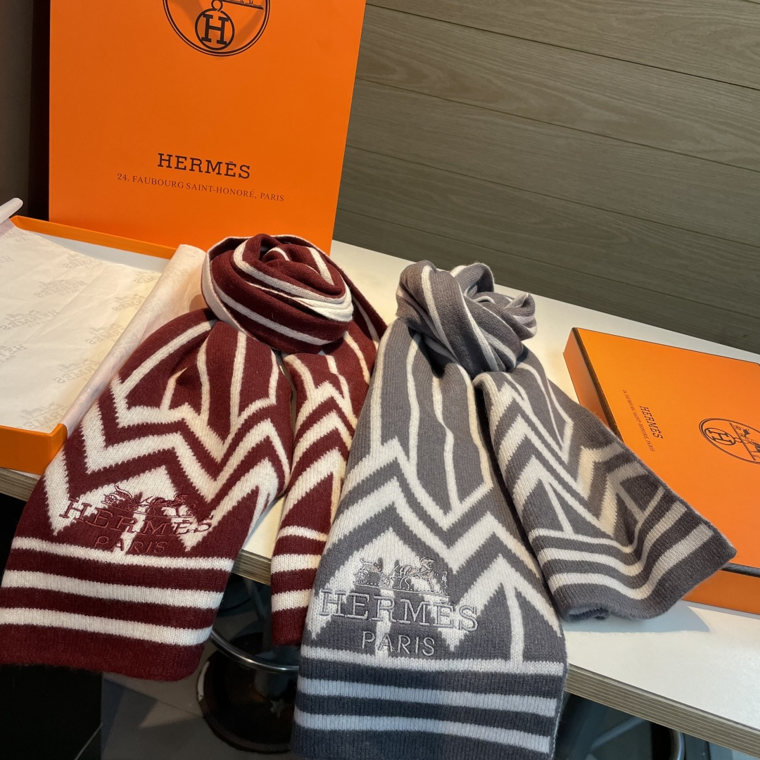 NO:678150,Exclusive Hermès knitted cashmere scarf for couples. Luxury lies in sizes, high-end quality, and ultra-high cashmere quality. This brand favors this quality product. It is a very rare knitted scarf on the market. It is really a super high-end product. Only such a big brand can have it. Every color is loved and every color is retained. Selling one less good product. Imported pure cashmere size 180x22 high version scarf, high version scarf, hermes19860909独家牛货 爱马仕针织羊绒围巾情侣款 奢华尽在尺寸之间,高端品质具有超高羊绒品质才会被此品牌青睐这种精品是市场上及其少见的围巾针织,真是超级高端货只有这种大品牌才会拥有每色都是大爱每色都留.卖一条少一条的好货 进口纯羊绒 尺寸180x22高版本围巾,高版本围巾,hermes,scarf