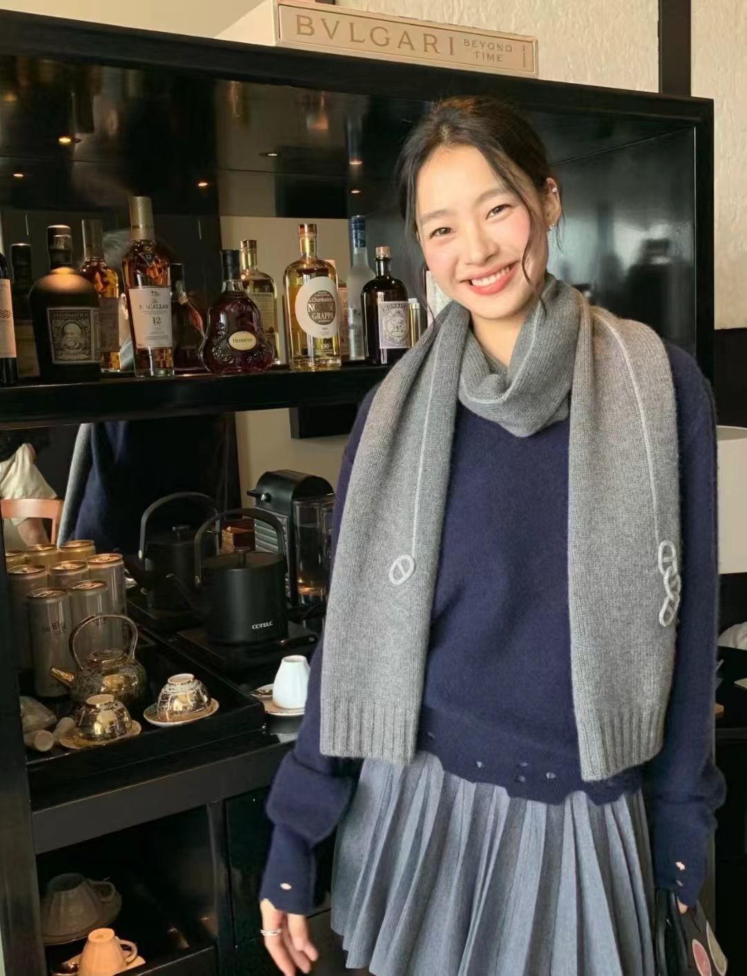 NO:678154,The most eye-catching feature of the latest 25-year-old Hermès HERMS model is the three-dimensional braided chain link decoration, which is reproduced with knitting technology to reproduce the 'anchor chain rhythm', breaking the monotony of the solid-color scarf. It is both a decoration and a style indicator. It can be worn with a casual coat/sweater to instantly create a luxurious atmosphere. Size 32* Material cashmere high version scarf, high version scarf, hermes, hermes, sweaters1986090925年新款 爱马仕HERMS 最新款最点睛的是立体编织链环装饰以针织工艺复刻“锚链韵律”,打破纯色围巾的单调感,既是装饰也是风格标识,随手一搭就能让基础款大衣/毛衣瞬间穿出高奢氛围感.尺寸 32* 材质羊绒高版本围巾,高版本围巾,hermes,hermes,sweaters,scarf