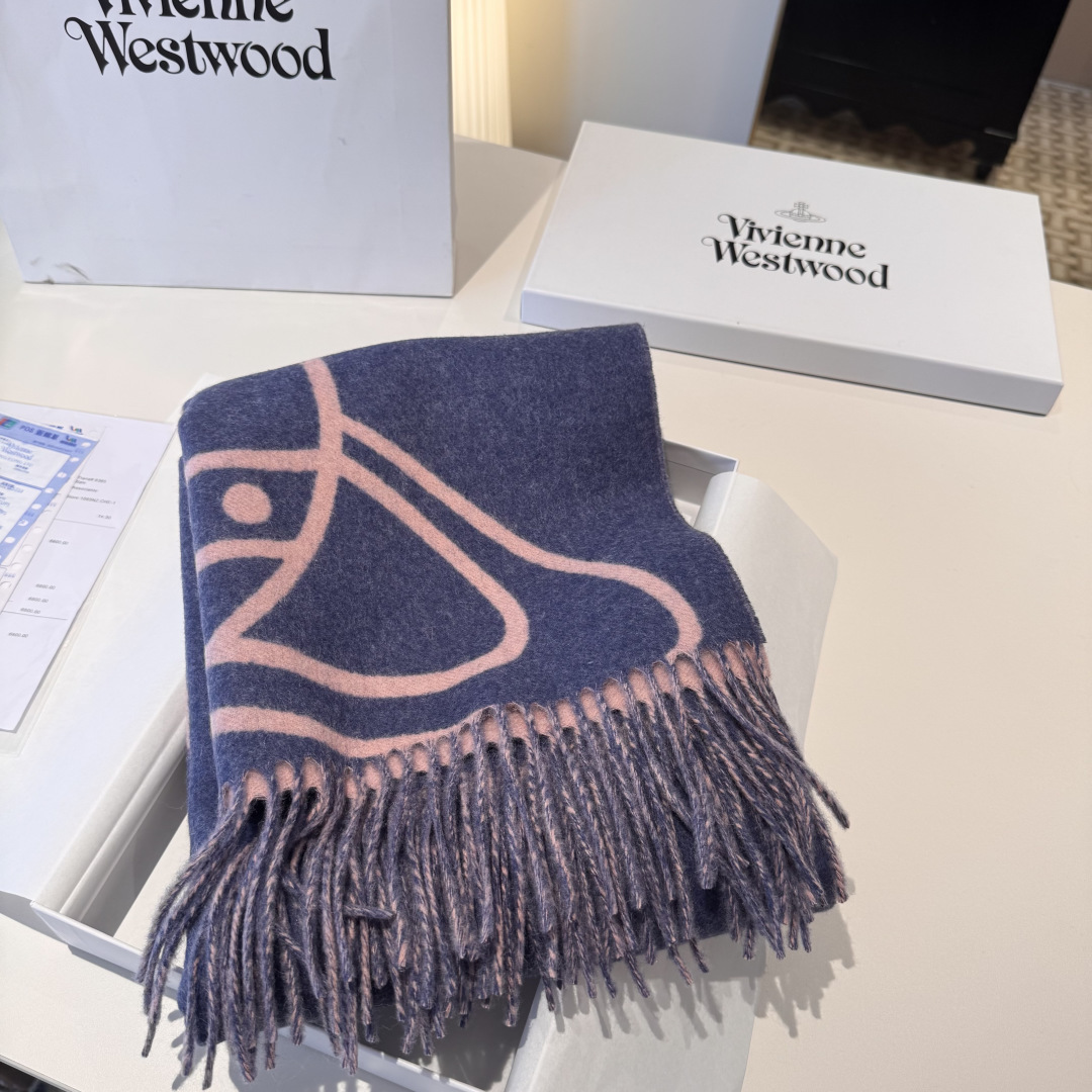 NO:678183,Original order quality!  The British punk godmother 'Vivienne Westwood' loves Saturn. Spiritually, Vivenne Westwood is the fashion brand that best represents the British. A product that is highly recommended this season is the large 'Saturn' Logo jacquard. The meaning of Saturn is also consistent with the design concept of the Queen Mother. The fabric uses the most tensile wool, size 200*50, double-sided design, soft to the touch and not irritating, super popular hot style!  high version scarf, high version scarf19860909原单品质！英国朋克教母 “西太后Vivienne Westwood”最爱的土星 从精神上,Vivenne Westwood才是最能代表英国人的时尚品牌.本季强推的一款产品.大“土星”Logo提花,土星的意义也是和西太后的设计理念是一致的.面料采用了最具张力羊毛,尺寸200*50,双面设计,手感柔软不扎手,超级受追捧的爆款！高版本围巾,高版本围巾,scarf