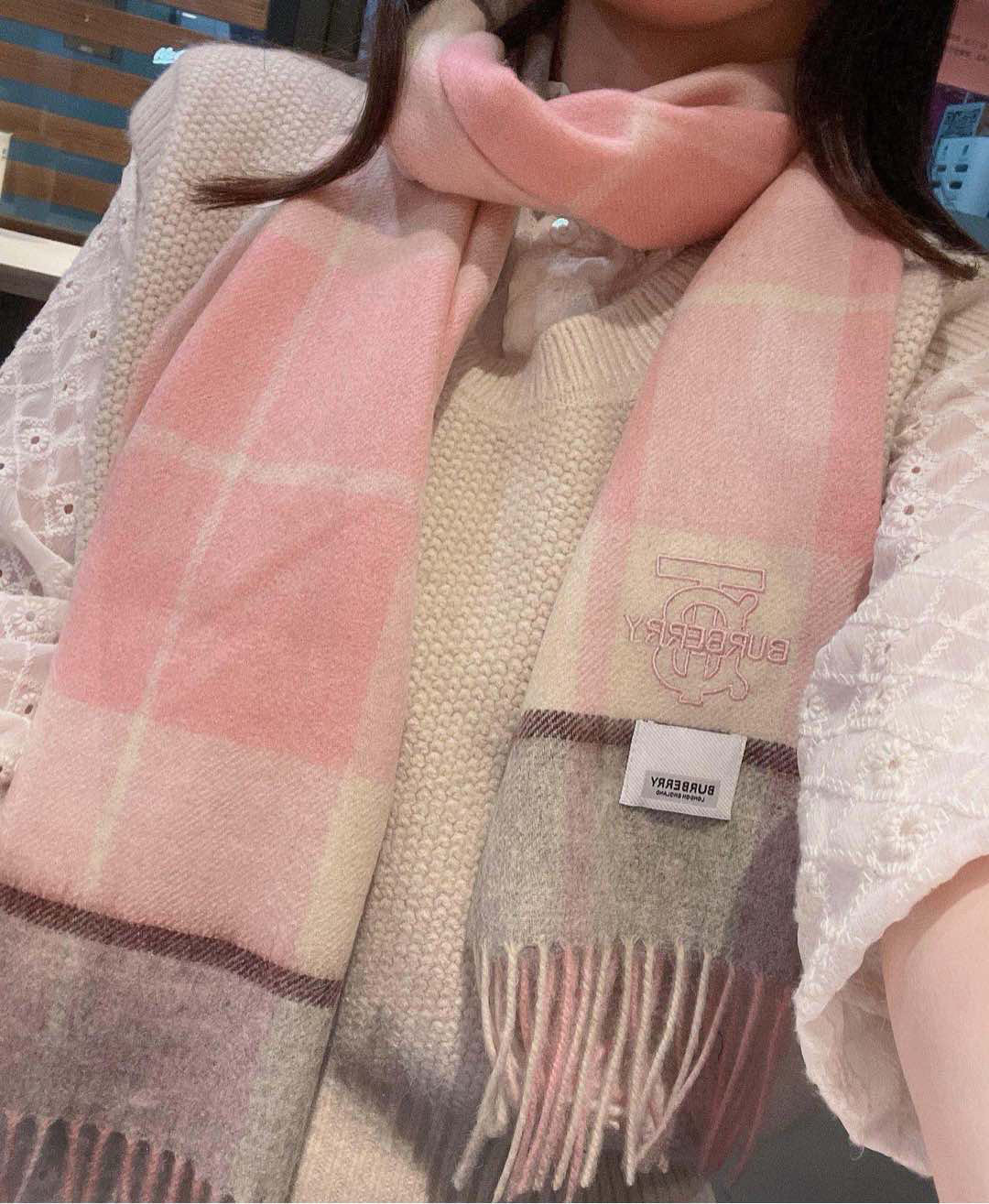 🆕Burberry · 巴宝莉格子围巾❗️好看的要疯掉了，太有型太有魅力了❗️❗️非常斯文时尚的秋冬单品！真的很喜欢，非
