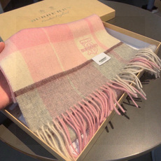 🆕Burberry · 巴宝莉格子围巾❗️好看的要疯掉了,太有型太有魅力了❗️❗️非常斯文时尚的秋冬单品!真的很喜欢,非 🆕Burberry · 巴宝莉格子围巾❗️好看的要疯掉了,太有型太有魅力了❗️❗️非常斯文时尚的秋冬单品!真的很喜欢,非