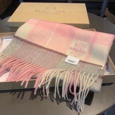 🆕Burberry · 巴宝莉格子围巾❗️好看的要疯掉了,太有型太有魅力了❗️❗️非常斯文时尚的秋冬单品!真的很喜欢,非 🆕Burberry · 巴宝莉格子围巾❗️好看的要疯掉了,太有型太有魅力了❗️❗️非常斯文时尚的秋冬单品!真的很喜欢,非