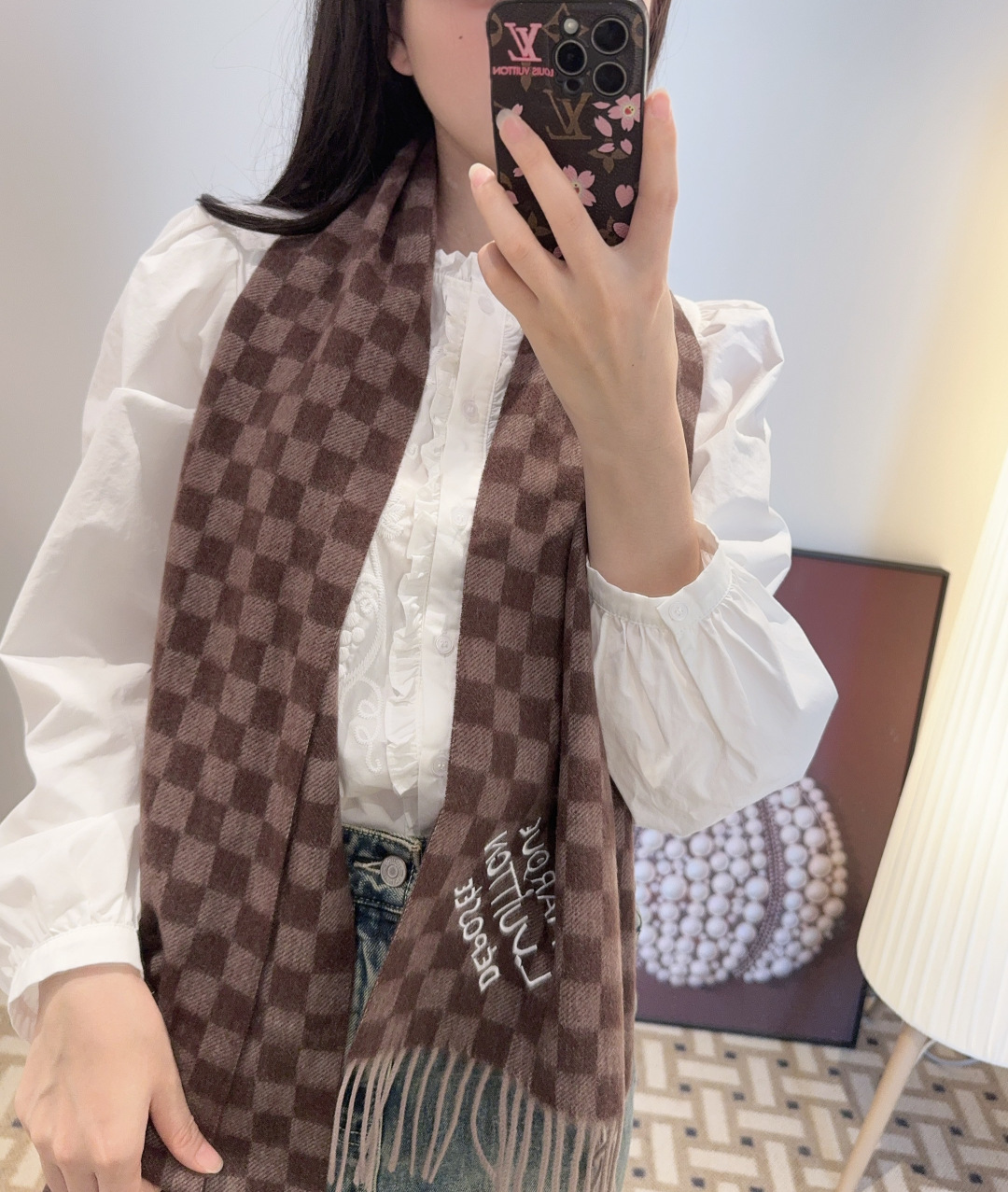 NO:704253,It’s crazy good-looking, so stylish and charming. I have to admire LV’s designers this year for reviving LV’s classic checkerboard elements, allowing classics and trends to perfectly collide!  !  This time it is no longer the traditional black, white and gray style, the bold color impact makes this scarf look more dynamic!  Specification 30*180cm cashmere high version scarf, high version scarf, louis vuitton19860909好看的要疯掉了,太有型太有魅力了不得不佩服LV今年的设计师,把LV经典棋盘格元素再一次盘活了,让经典与潮流来一次完美碰撞！！这次不再是传统黑白灰风格,大胆的色彩冲击使此款围巾显得更具活力！ 规格30*180cm 山羊绒高版本围巾,高版本围巾,louis vuitton,scarf
