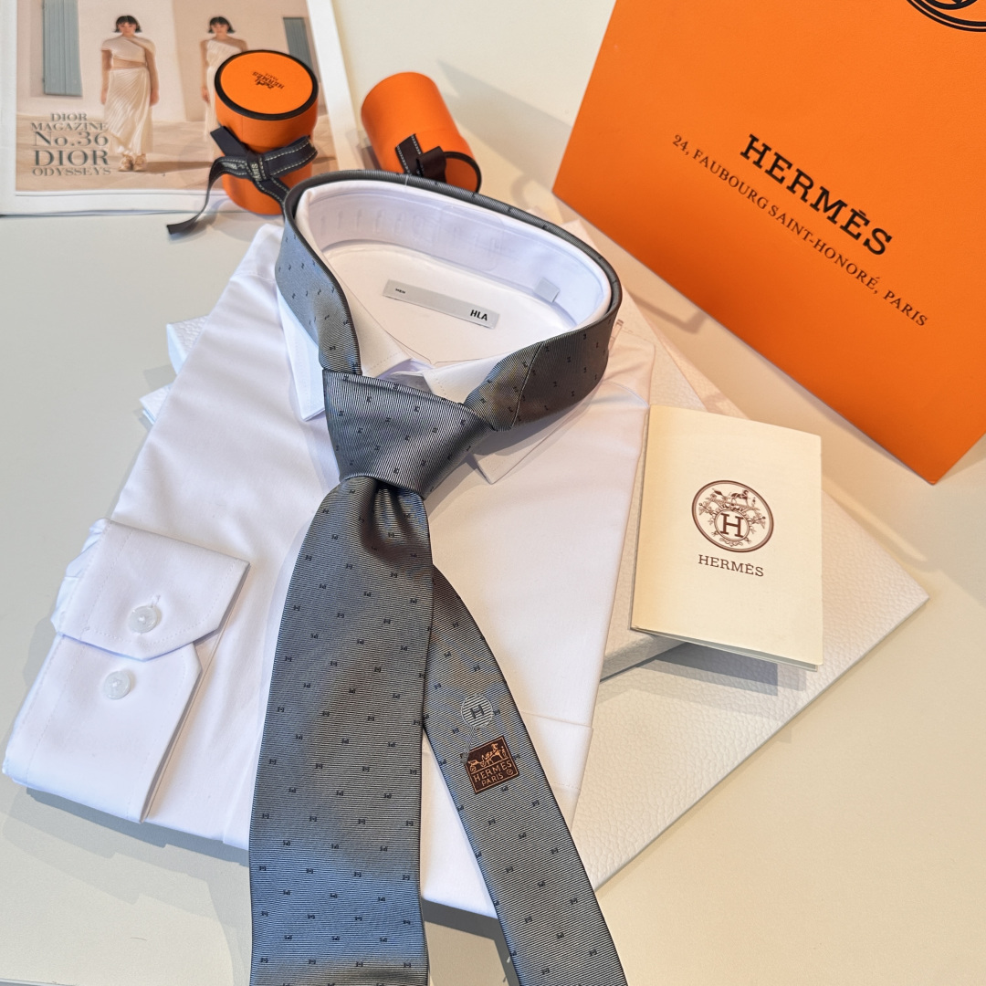 特 领带新款出货啦‼‼爱马仕男士新款领带系列👔👔，让男士可以充分展示自己个性。100%顶级斜纹真丝手工定