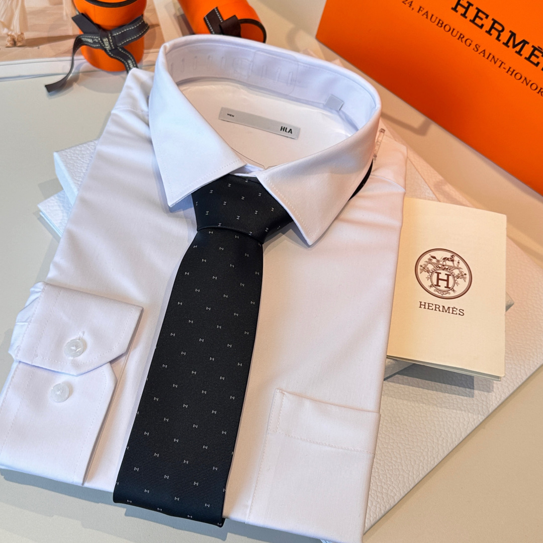 特 领带新款出货啦‼‼爱马仕男士新款领带系列👔👔，让男士可以充分展示自己个性。100%顶级斜纹真丝手工定